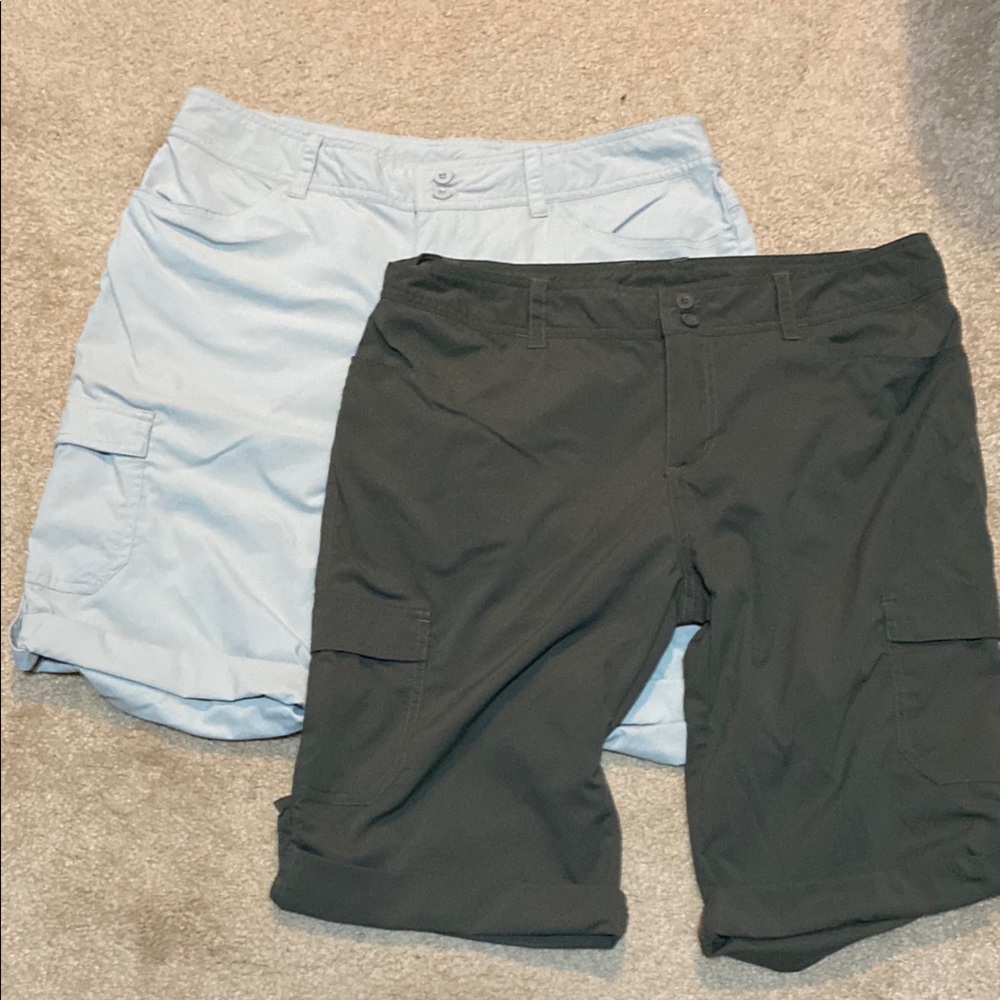 Women’s Patagonia light Cargo Shorts Size 10